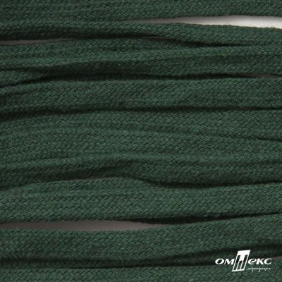 Шнур плетеный d-8 мм плоский, 70% хлопок 30% полиэстер, уп.85+/-1 м, цв.1016-т.зеленый - купить в Глазове. Цена: 742.50 руб.